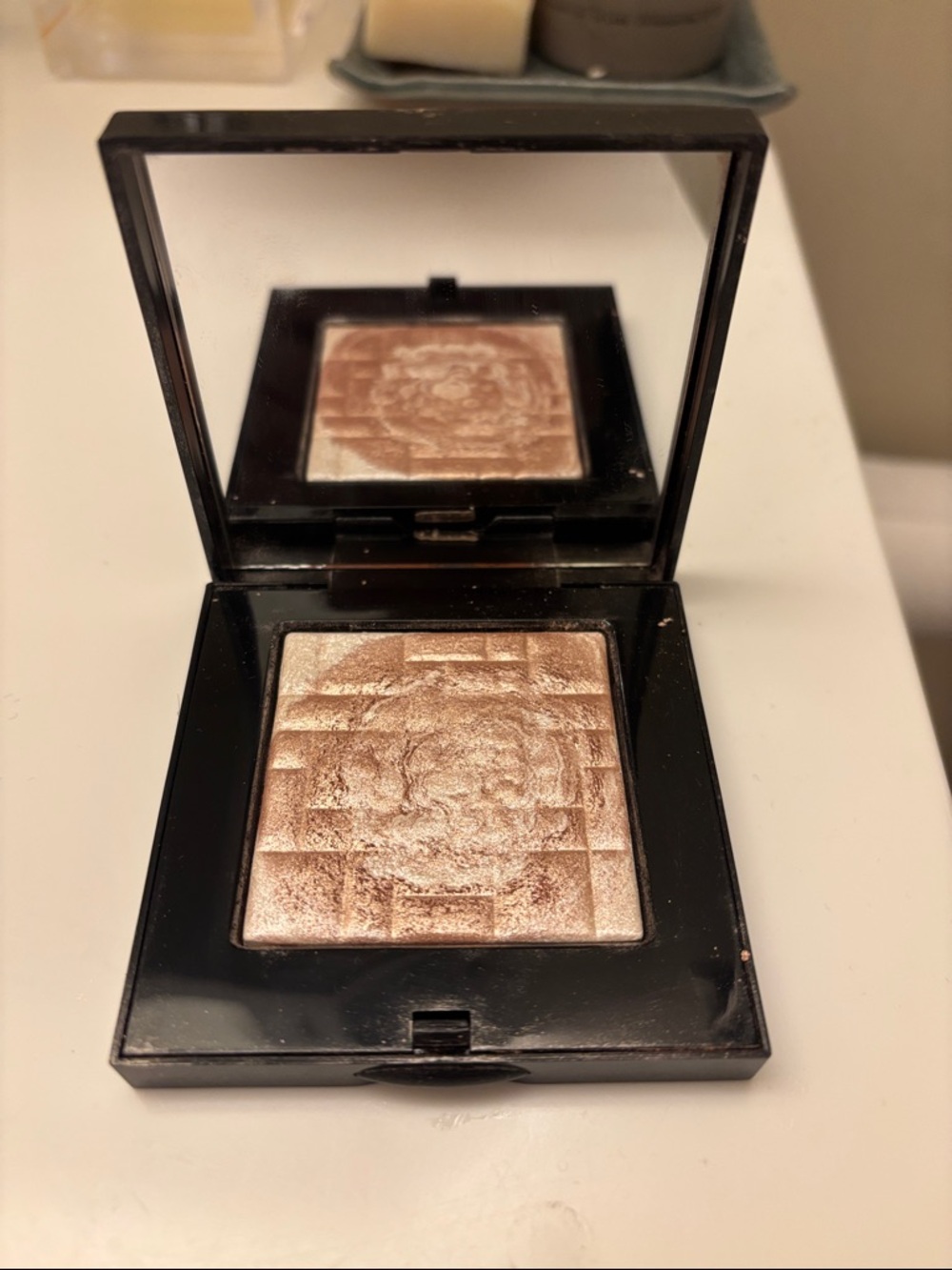 Bobbi Brown Metallic Champagne Highlighter Compact
